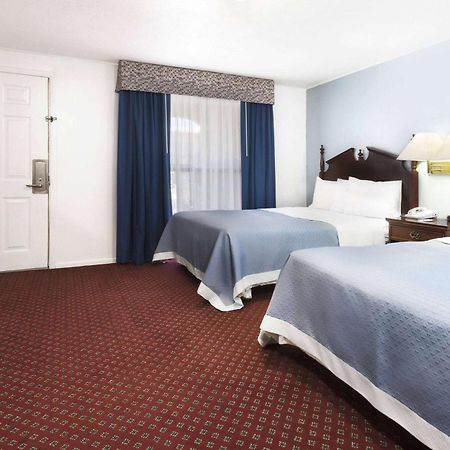 Travelodge By Wyndham Las Vegas Nm Экстерьер фото